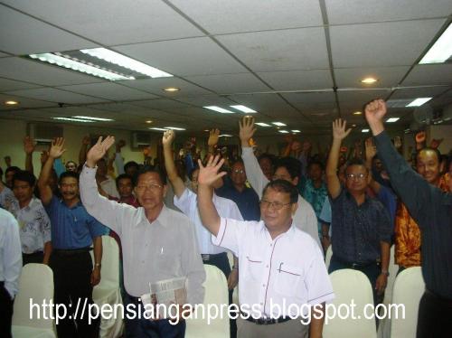 Unanimous support for Tan Sri Kurup as the BN Candidate. Courtesy of Pensianganpress